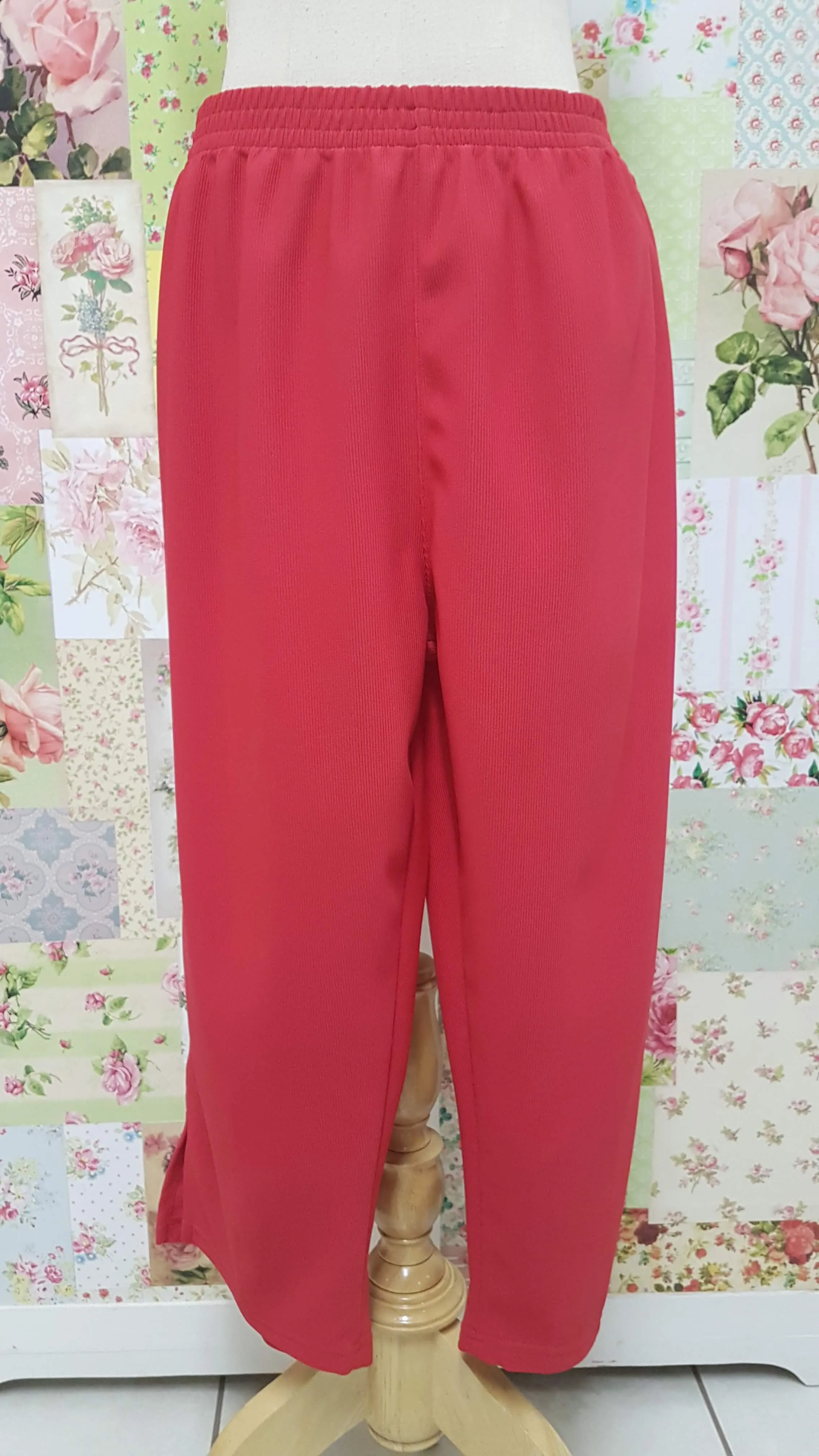 3/4 Red Pants BK0346