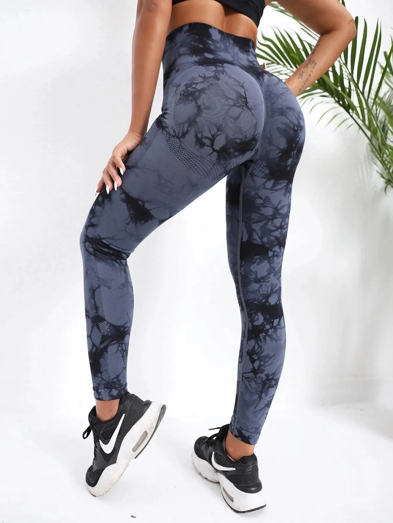 Aniya Tie Dye Scrunched Gym Leggings