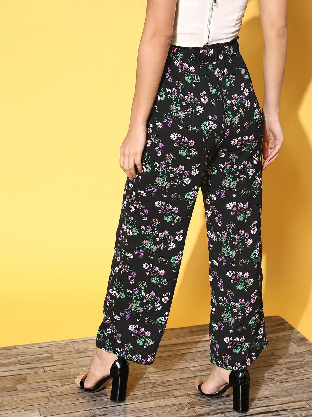 Berrylush Women Black & Green Floral Printed High-Rise Waist Pleated Regular Trousers