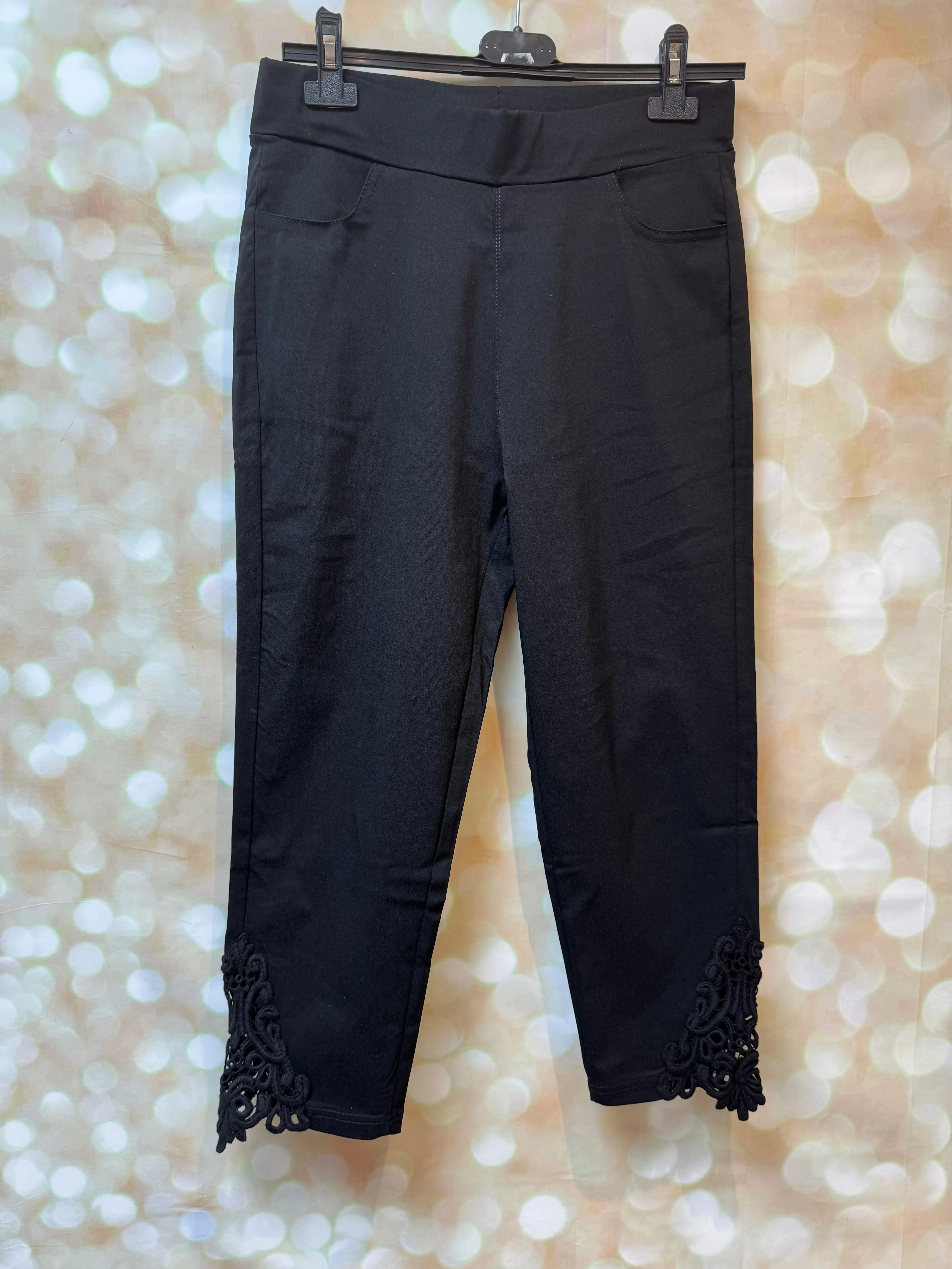 Cherry B 3/4 Trousers with crochet detail