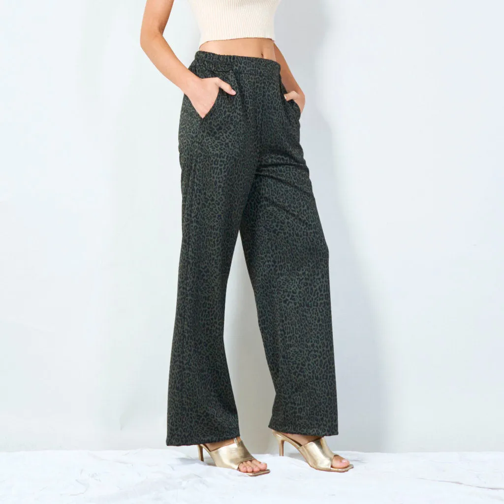 Chic wide leg pants with abstract print wholesale