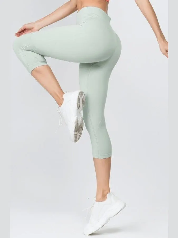 High Rise Cinched Ankle Seamless Capri Leggings