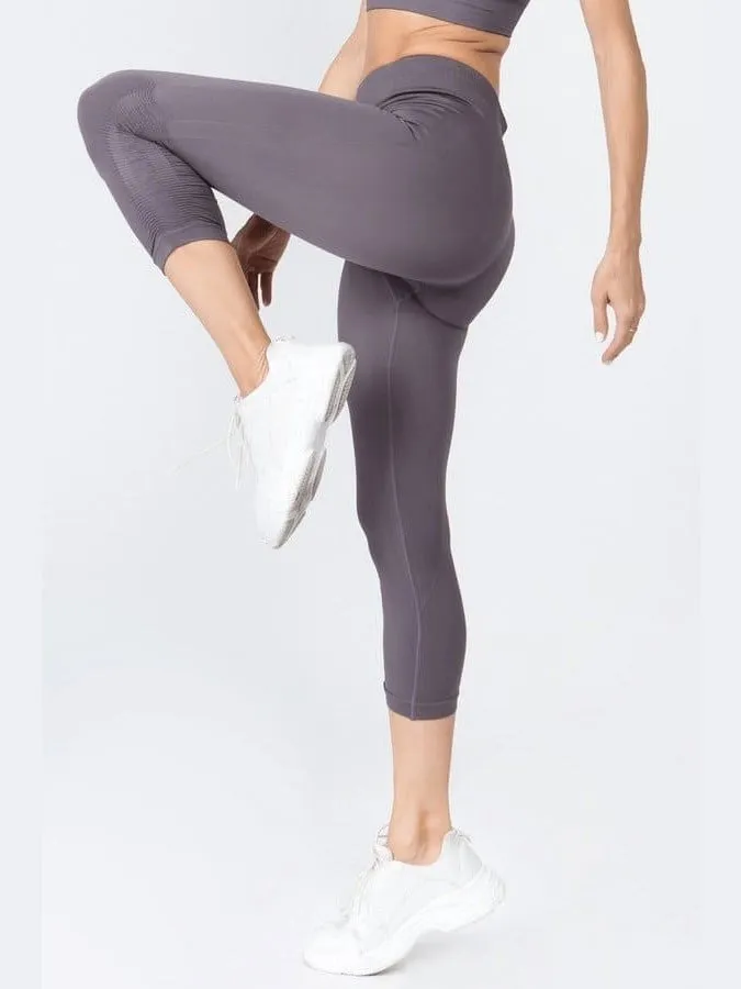 High Rise Cinched Ankle Seamless Capri Leggings