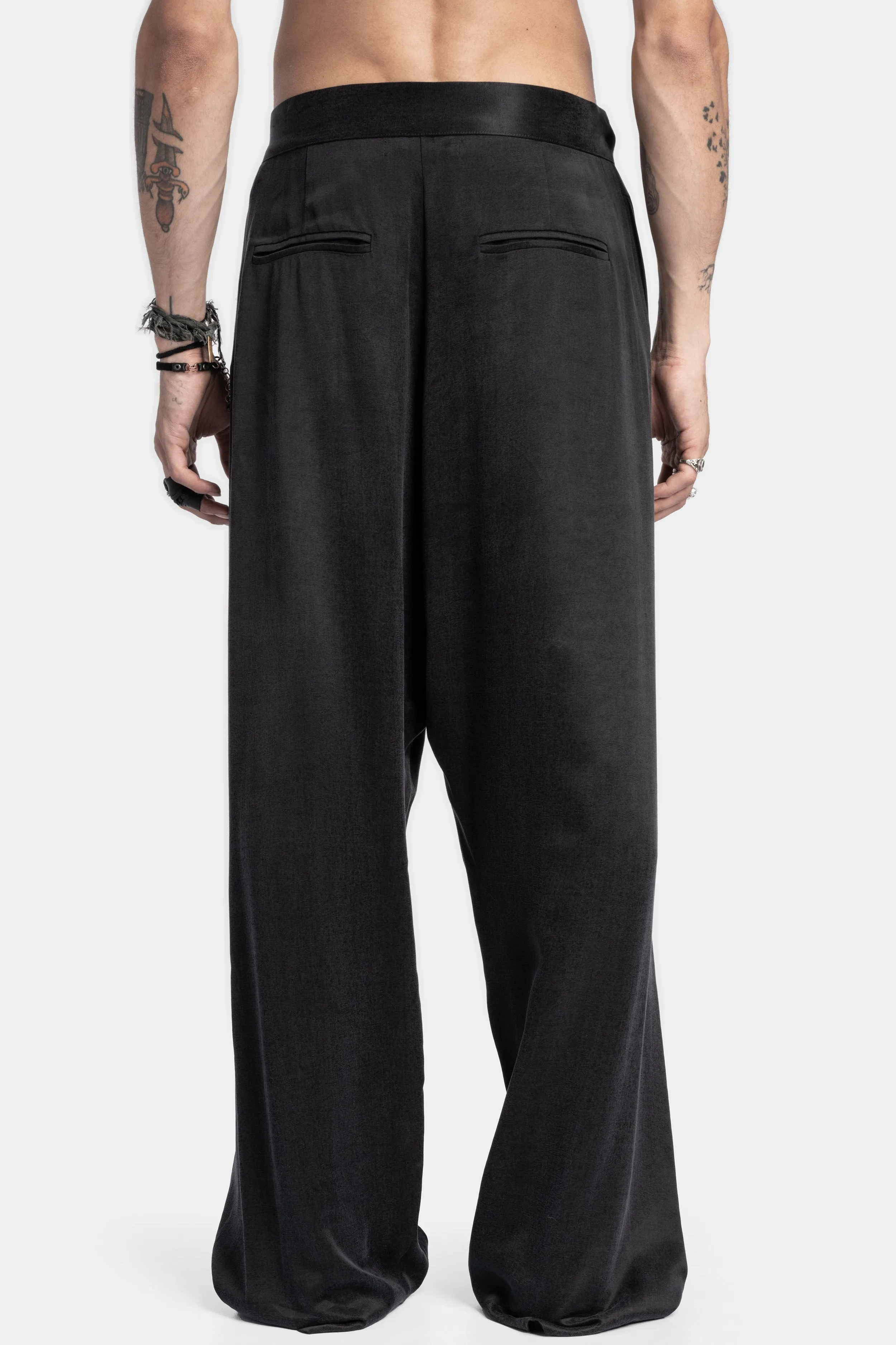 Pleated oversized pants